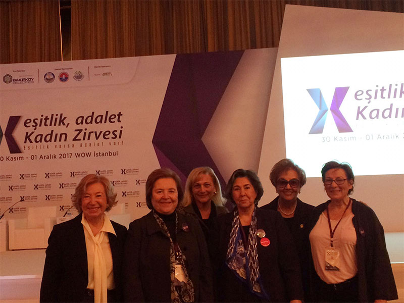 KAD Başkanı Prof. Dr. Necla Arat ve diğer kadın kuruluşlarindan katılımcılar